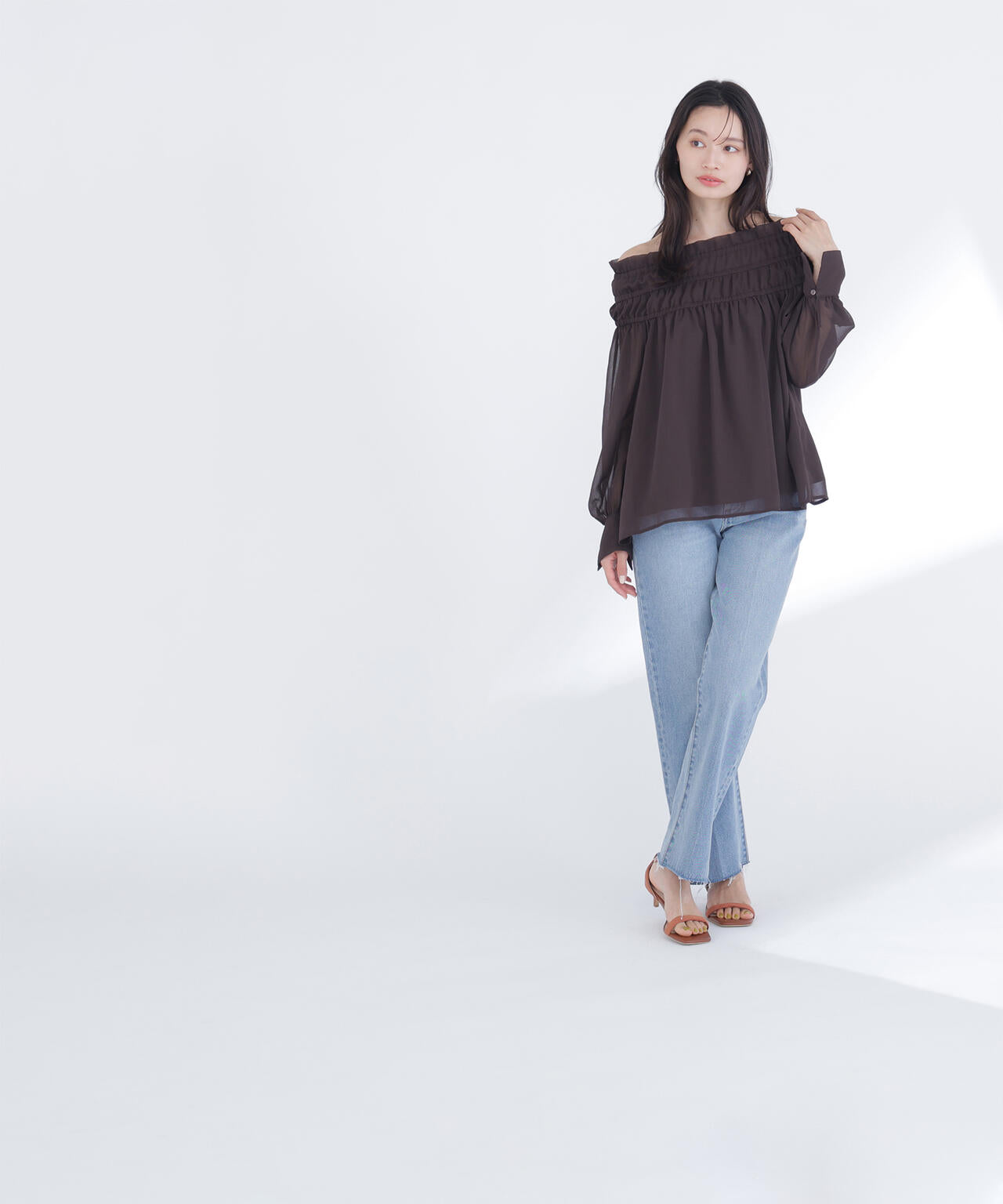 シャーリングショルダーブラウス