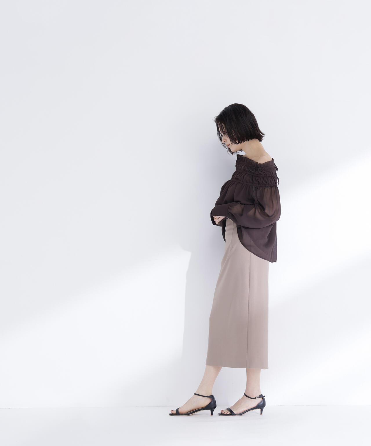 シャーリングショルダーブラウス
