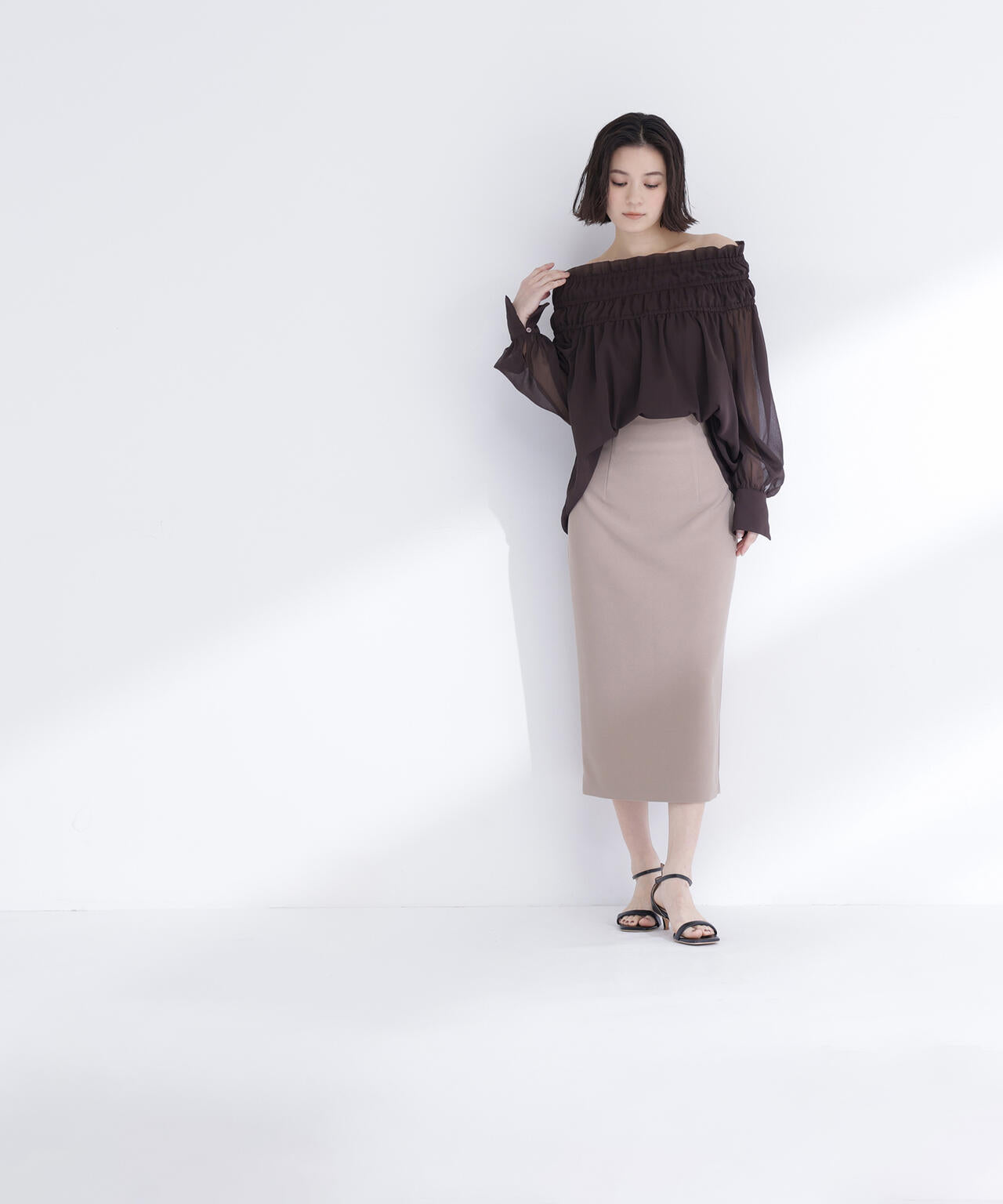 シャーリングショルダーブラウス