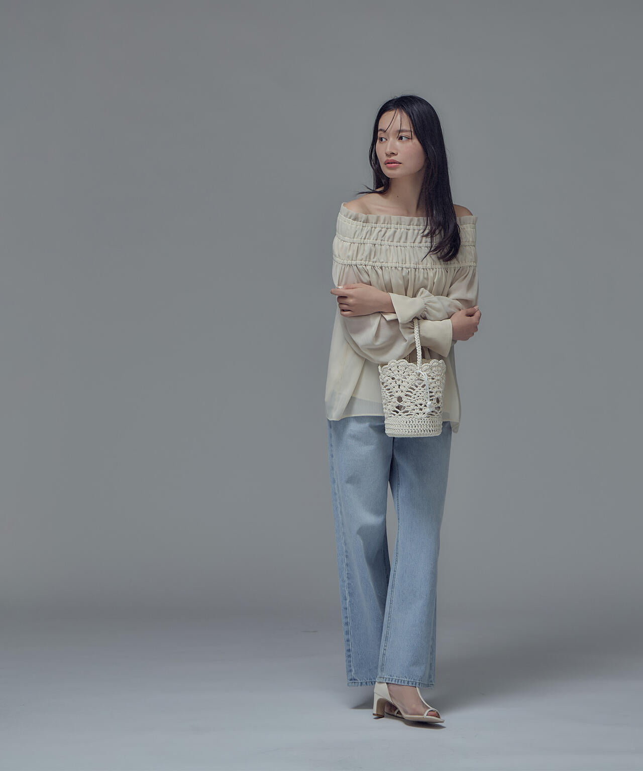 シャーリングショルダーブラウス