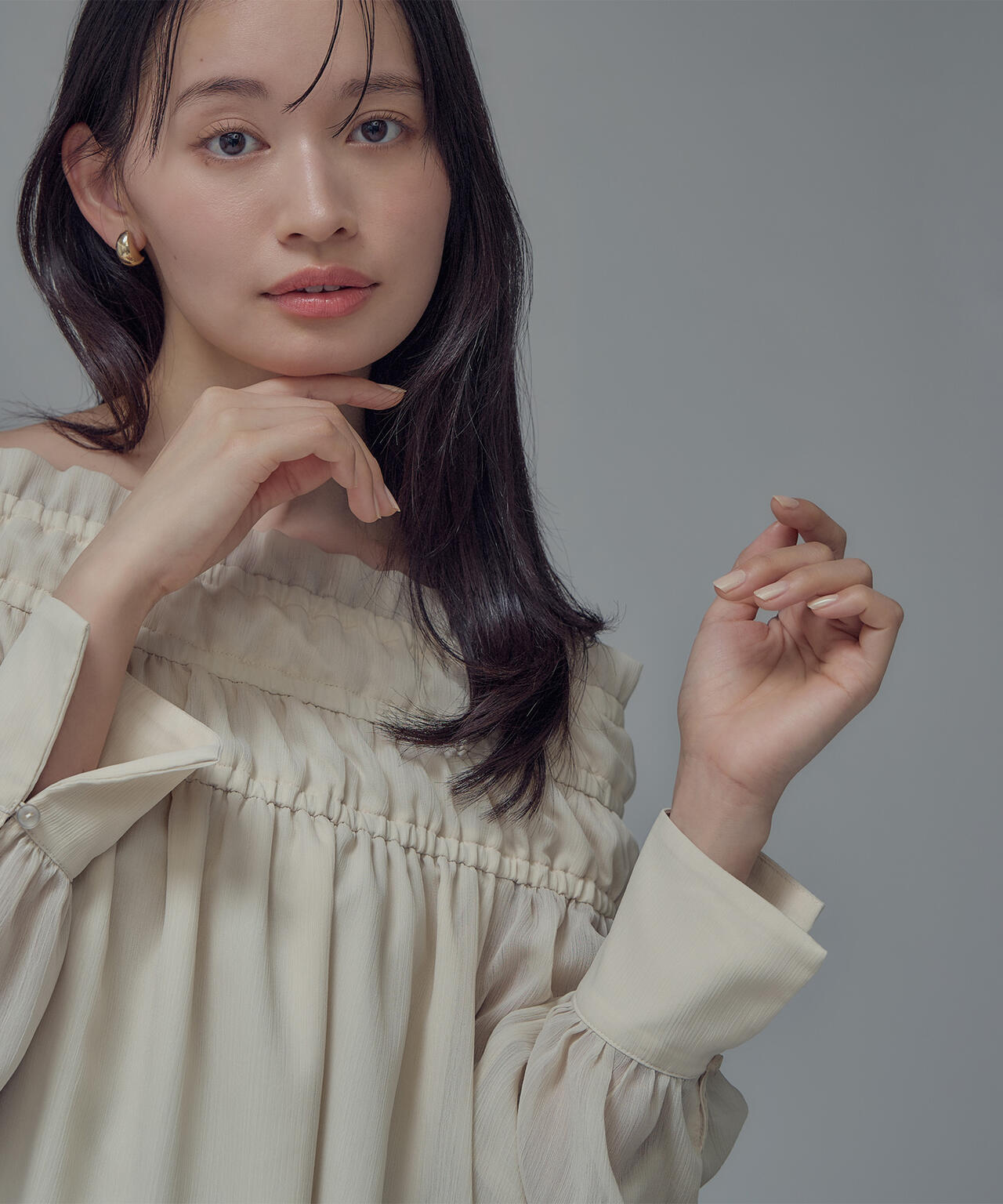 シャーリングショルダーブラウス