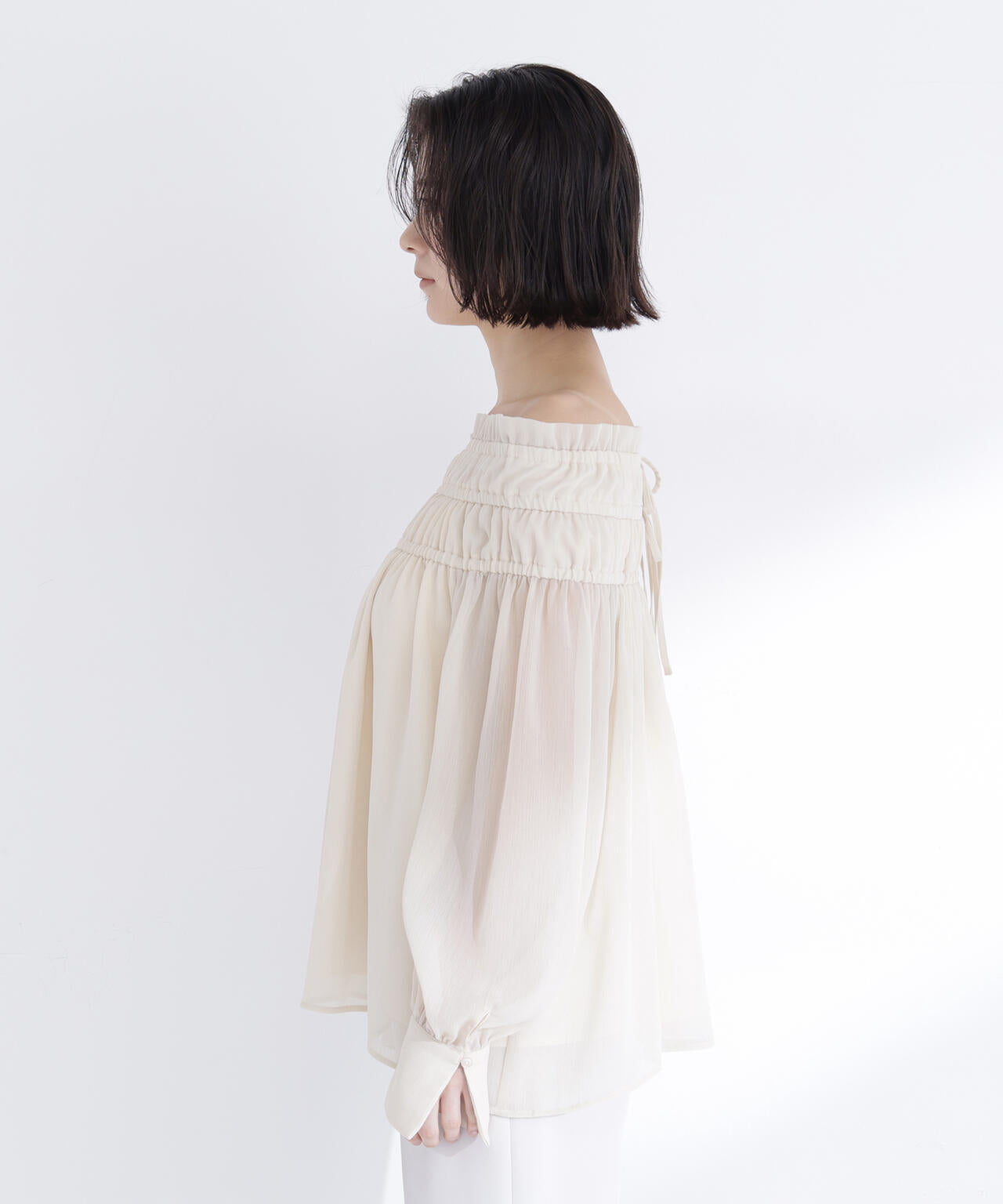 シャーリングショルダーブラウス