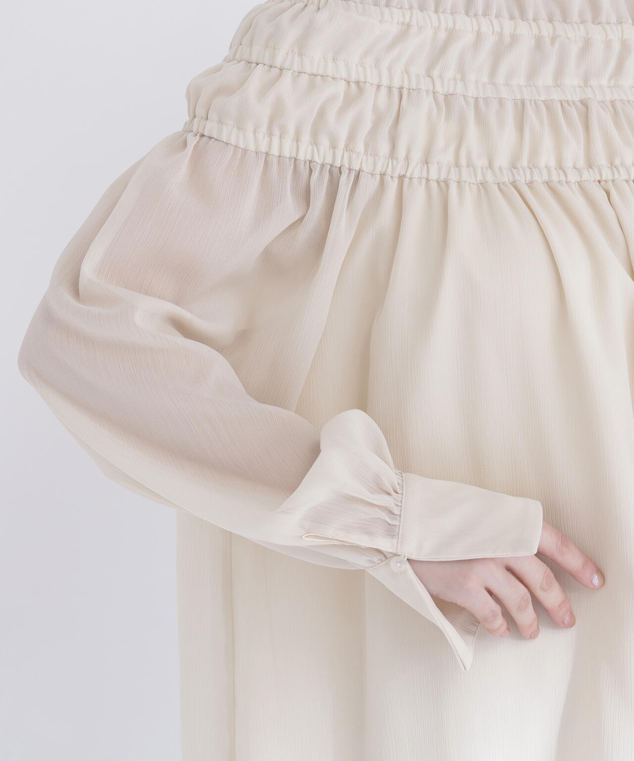 シャーリングショルダーブラウス