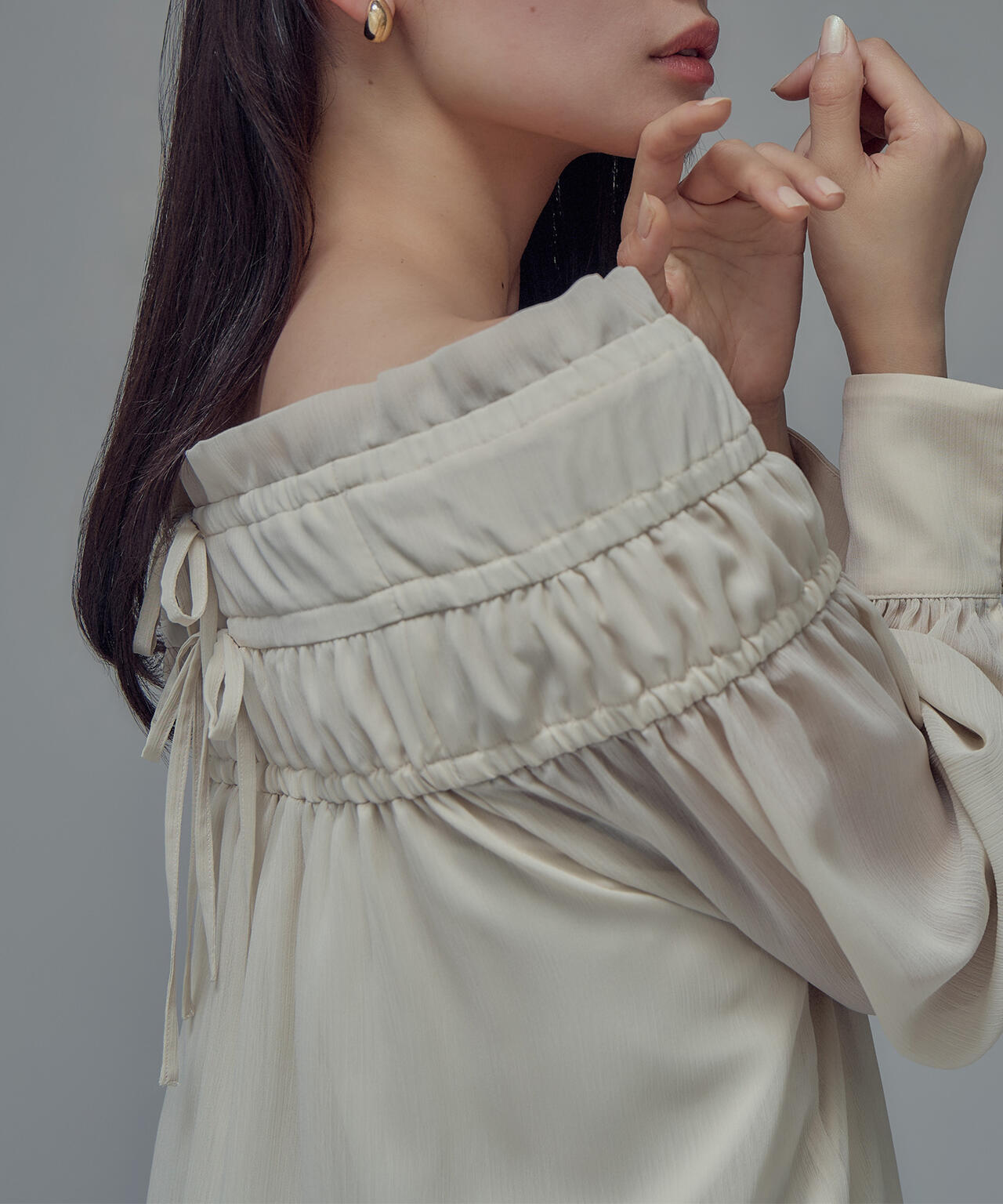 シャーリングショルダーブラウス