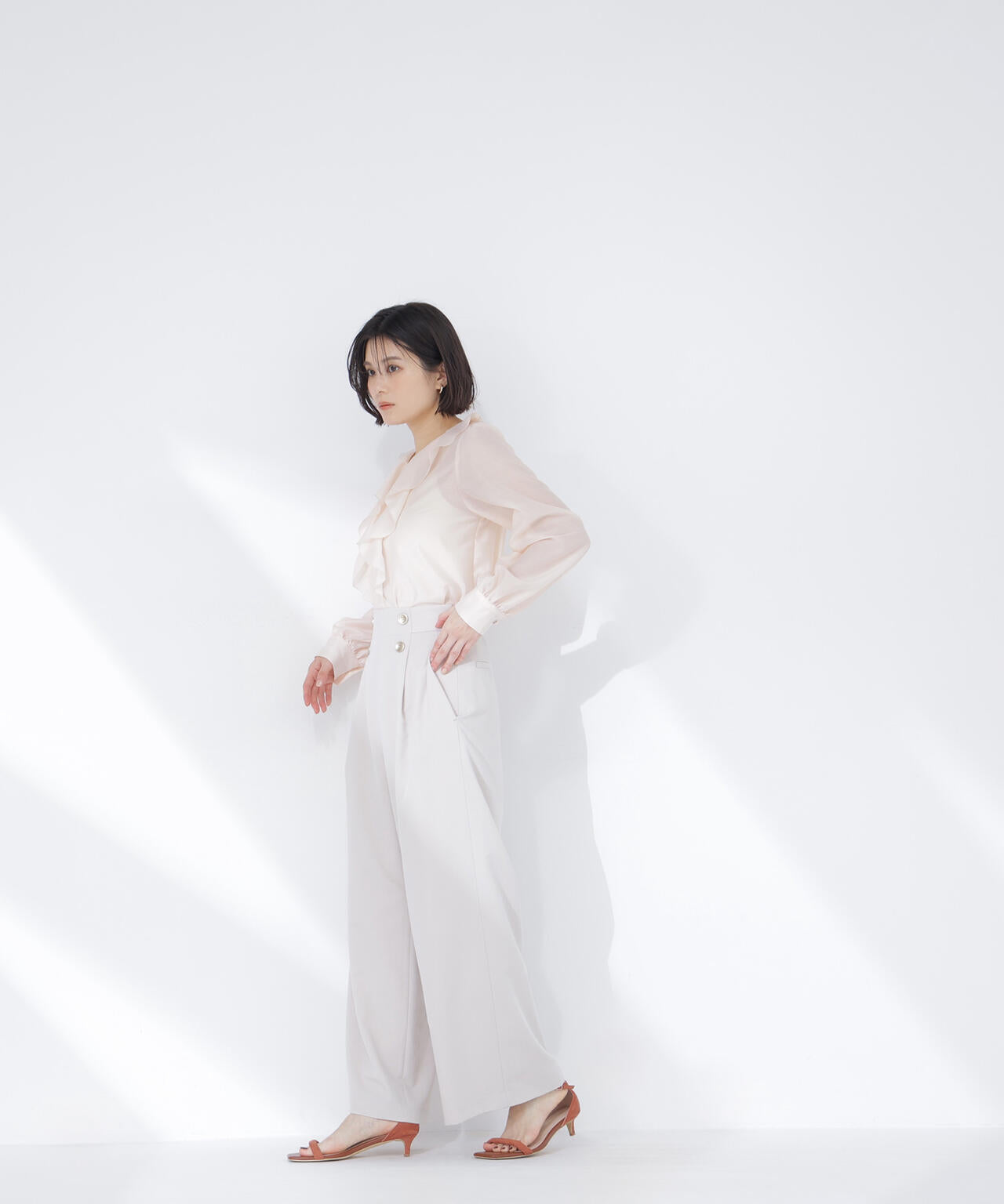 フロントフリルブラウス