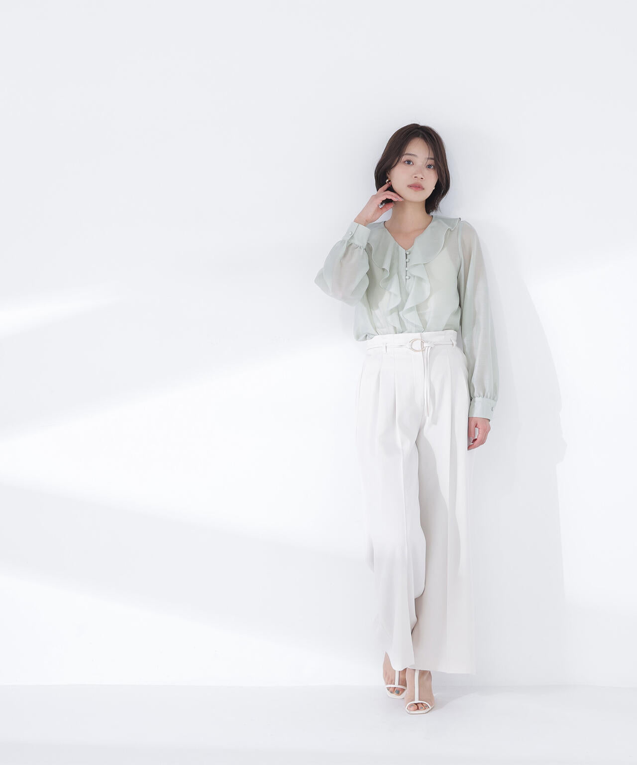 フロントフリルブラウス