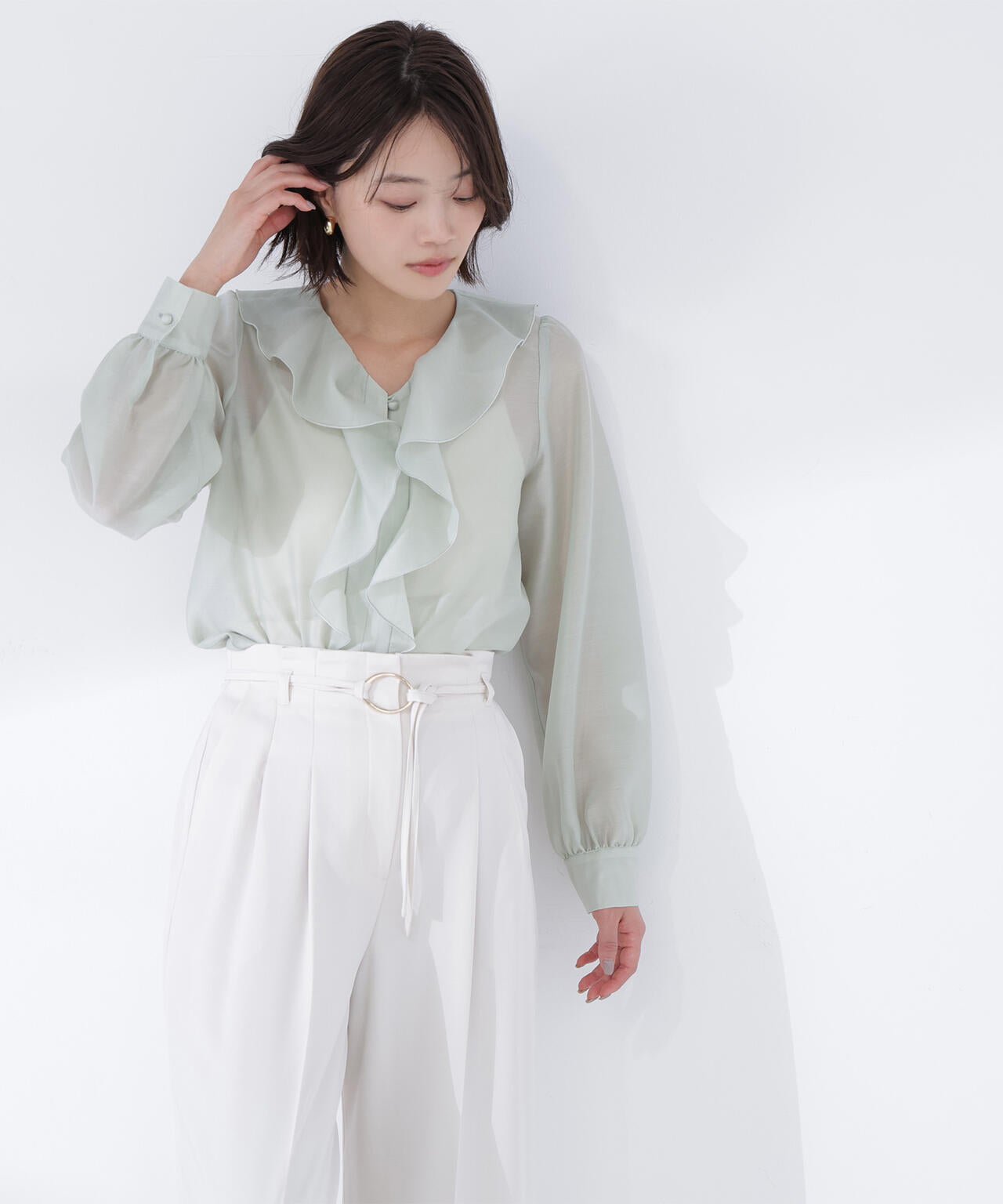 フロントフリルブラウス