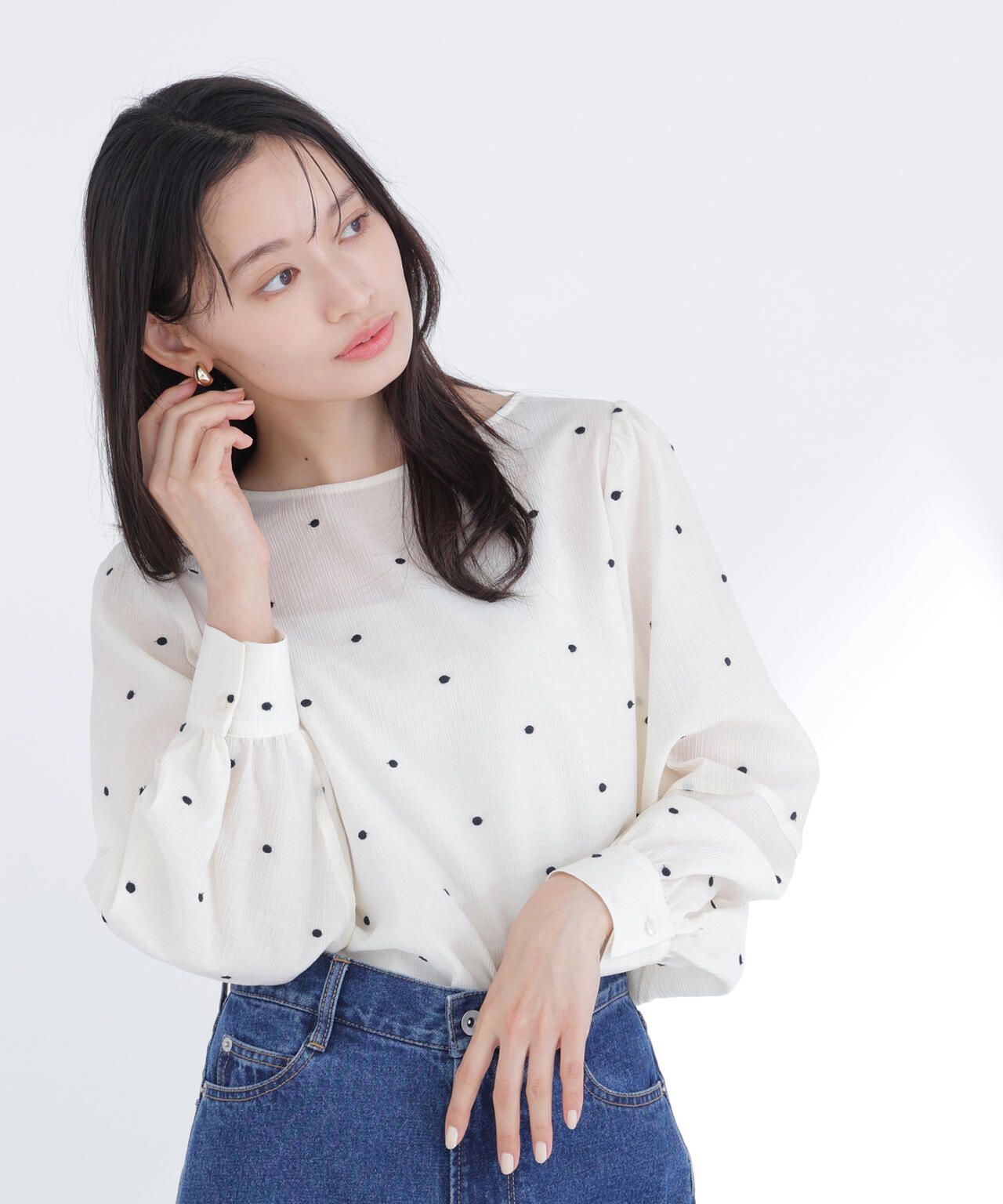 ドット刺繍ブラウス