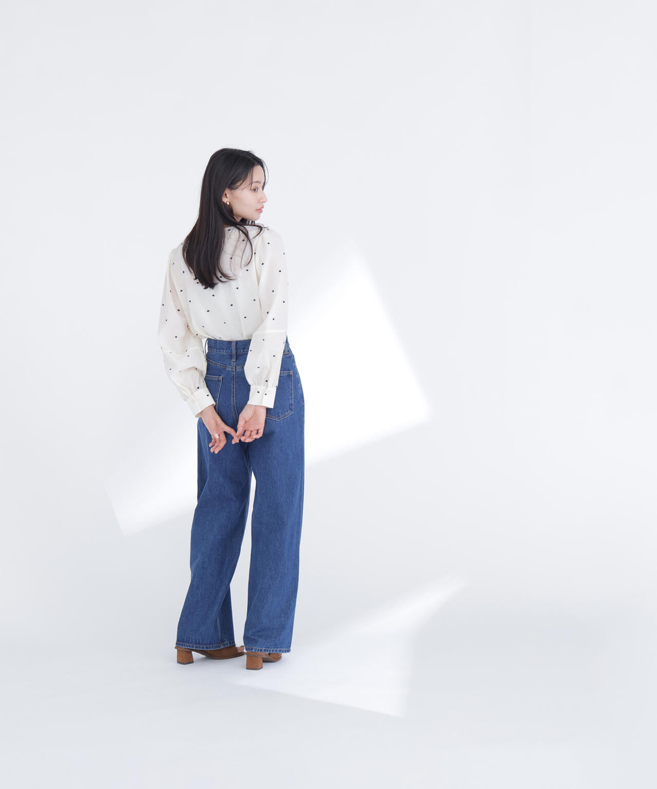 ドット刺繍ブラウス
