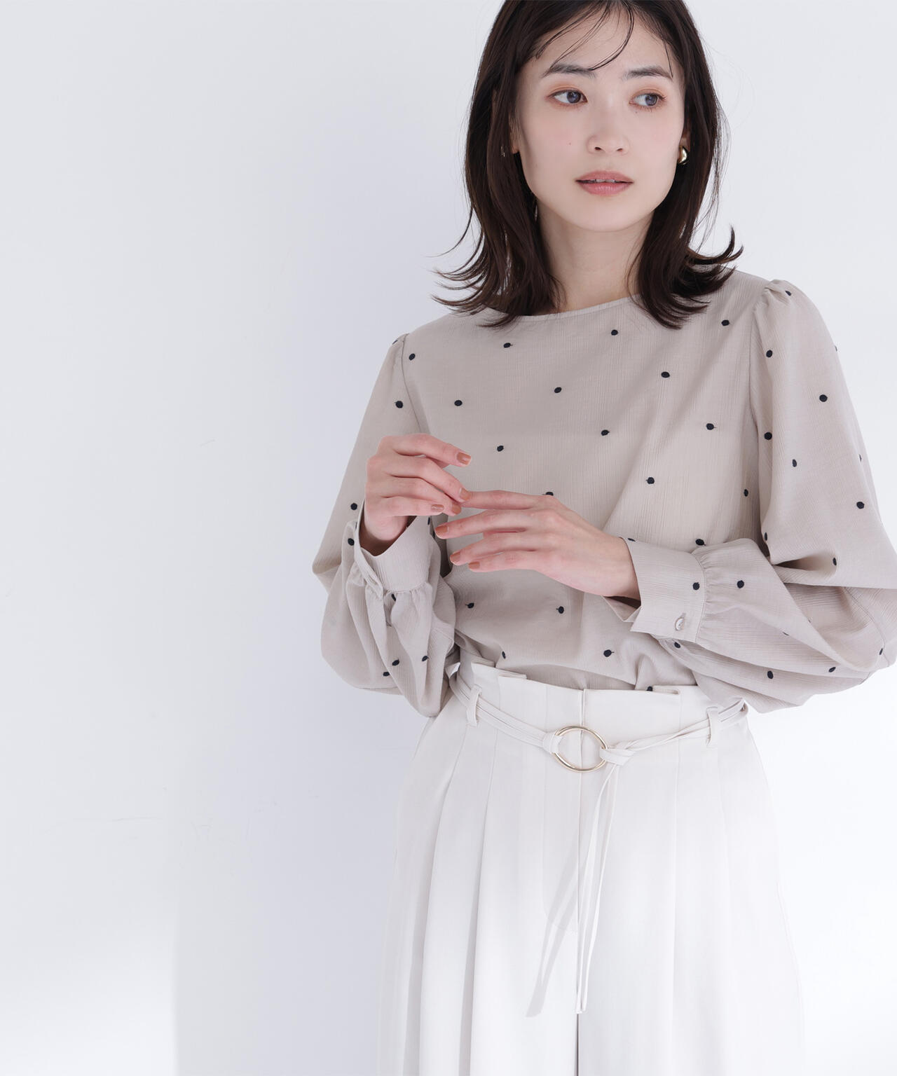 ドット刺繍ブラウス