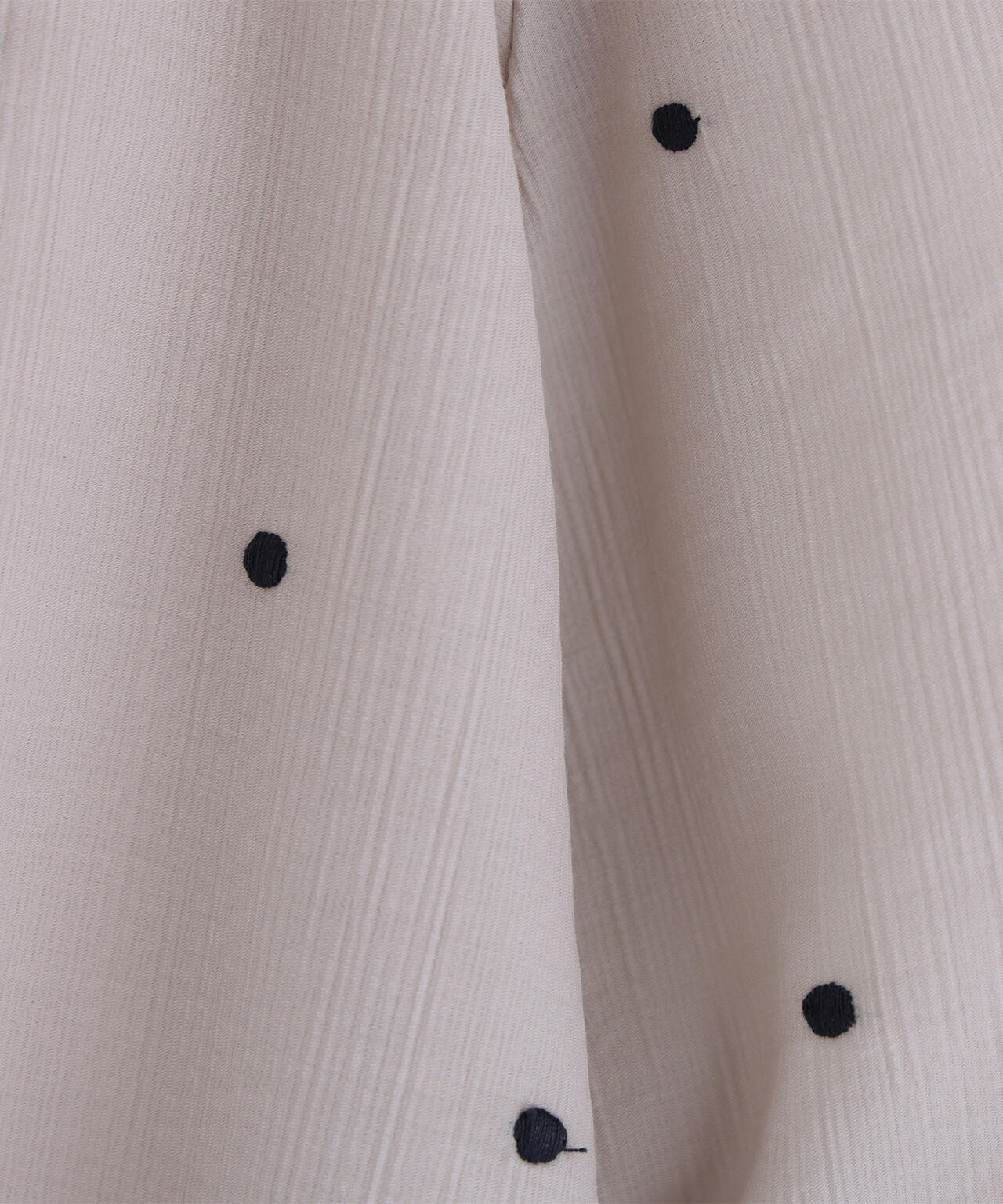 ドット刺繍ブラウス