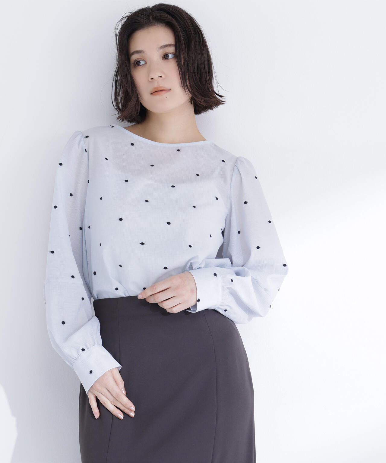 ドット刺繍ブラウス