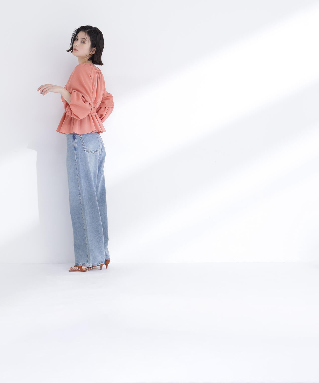 メッシュギャザーペプラムブラウス