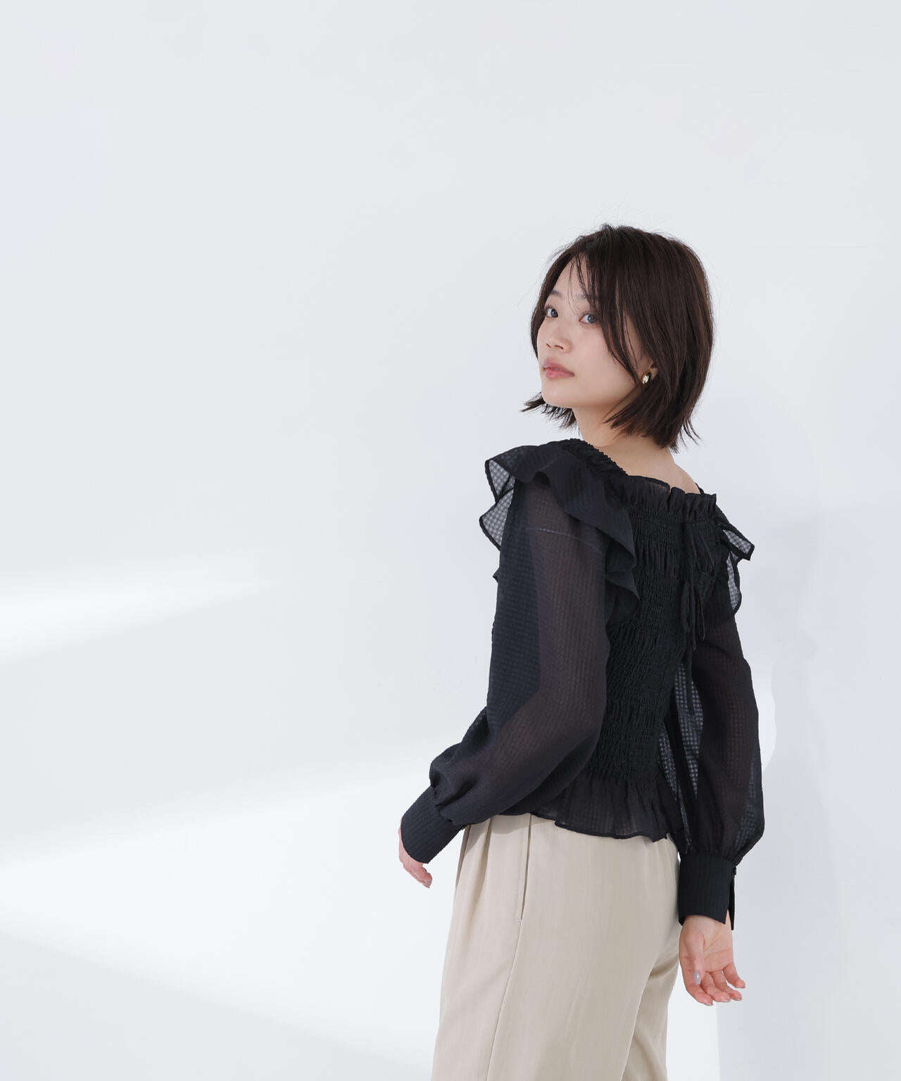 【一部店舗・mix.tokyo 限定カラー:イエロー】シアーチェックシャーリングブラウス