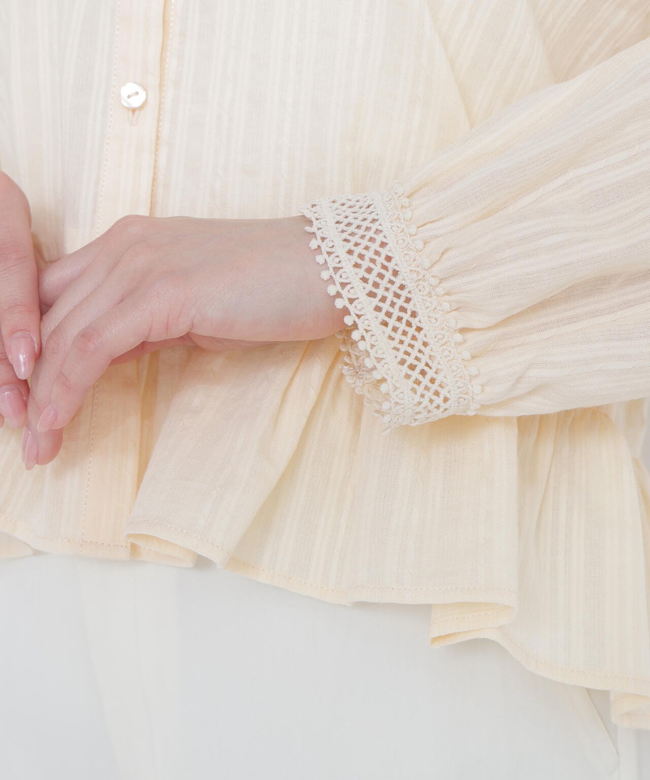 レースカフスブラウス