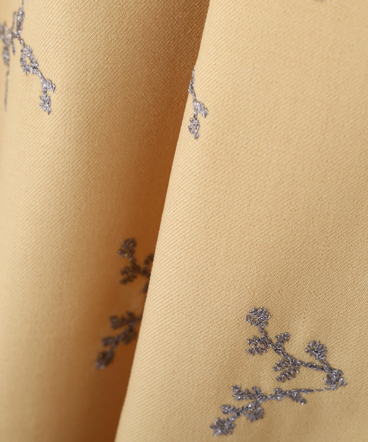 ラメ刺繍ペプラムブラウス