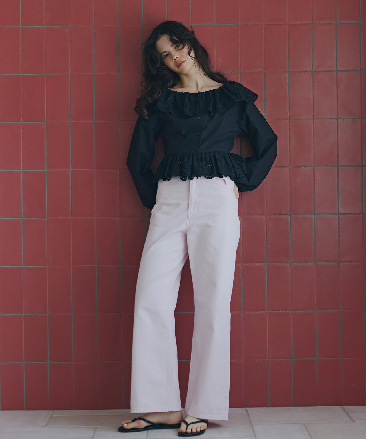 エンブロイダリーフリルブラウス