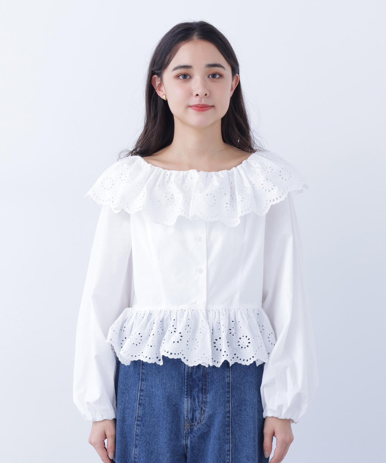 エンブロイダリーフリルブラウス