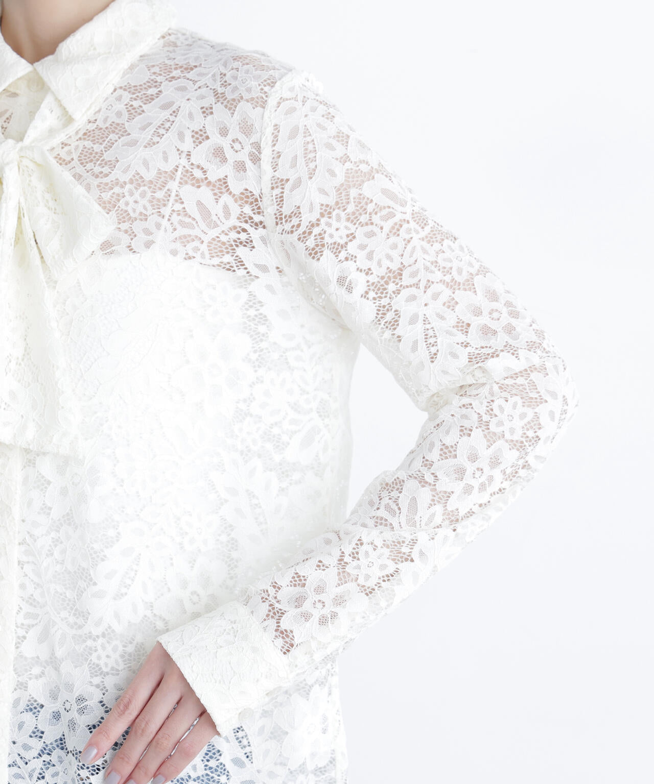 レースボウタイブラウス