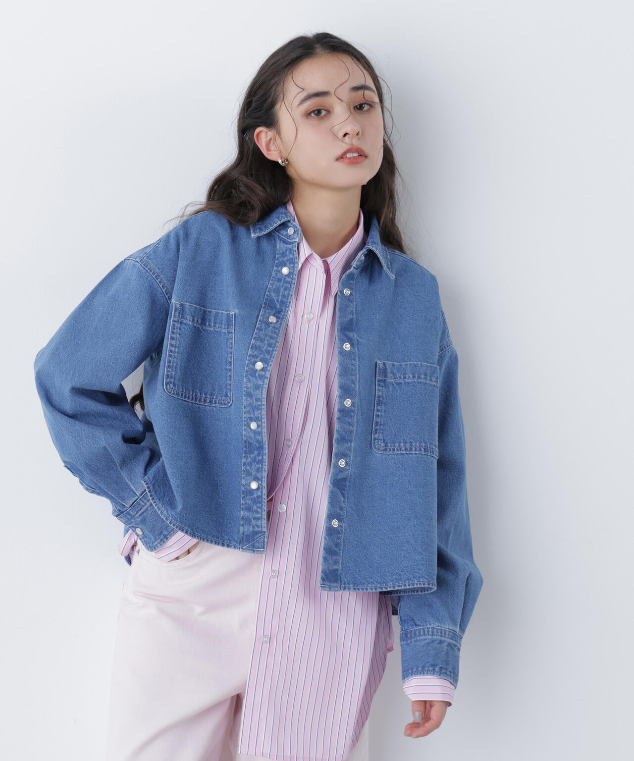 クロップドデニムシャツ