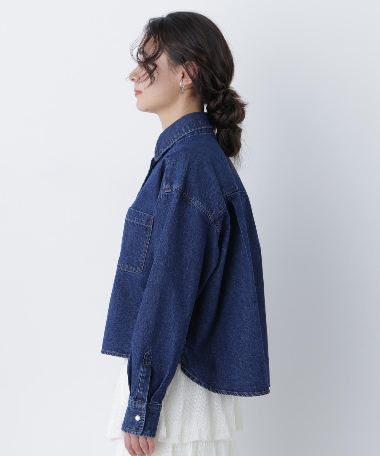 クロップドデニムシャツ