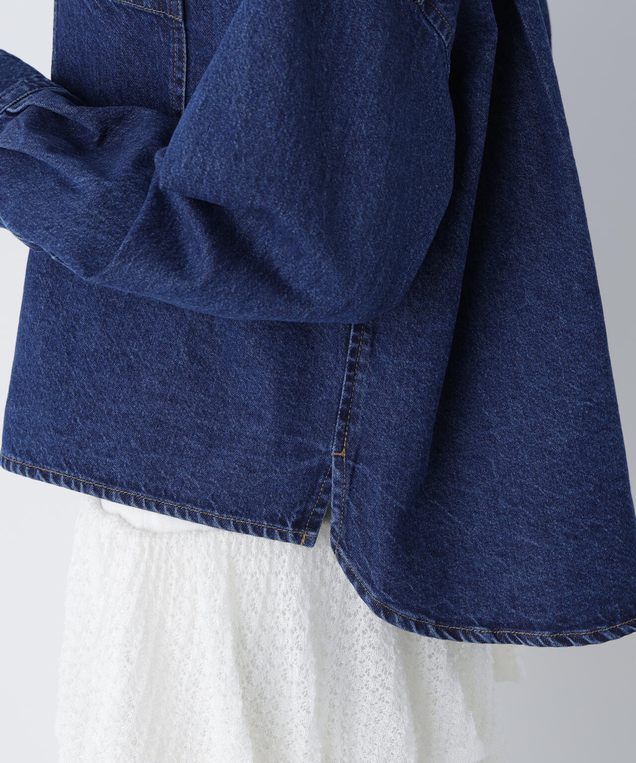 クロップドデニムシャツ