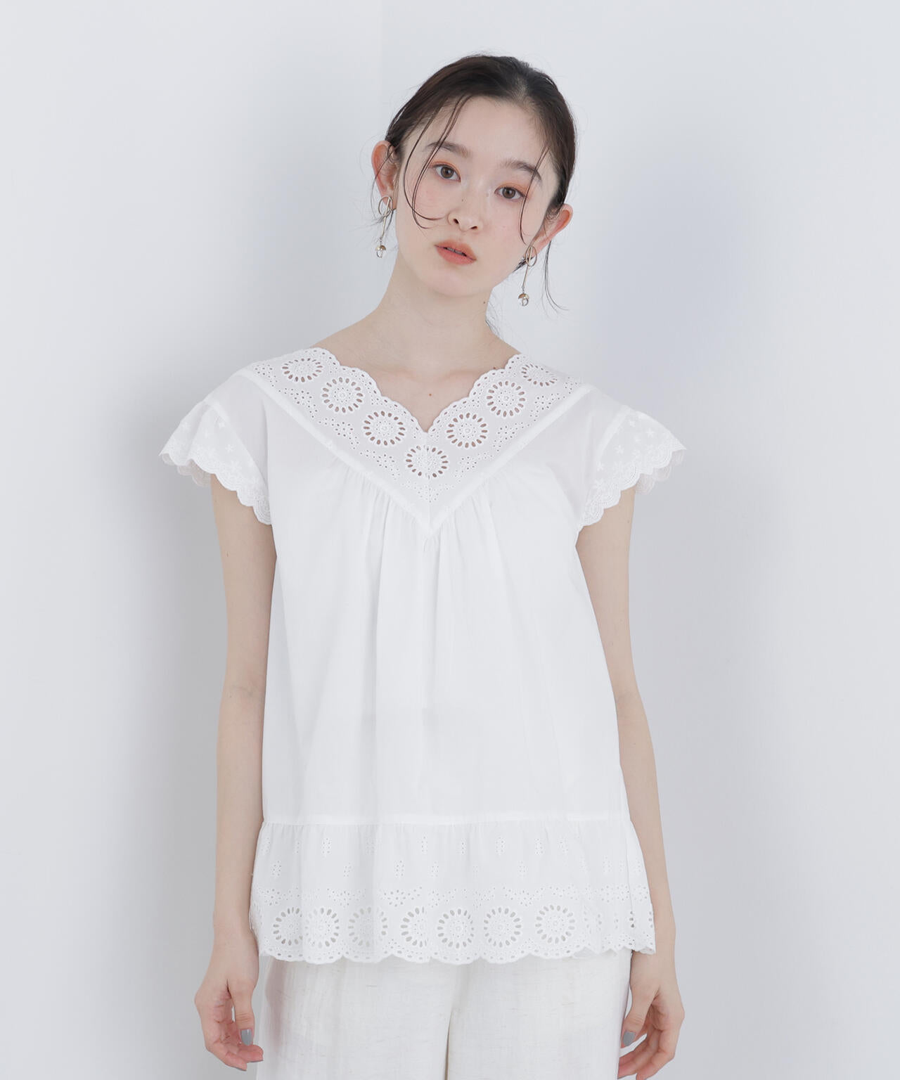 コットン刺繍ブラウス