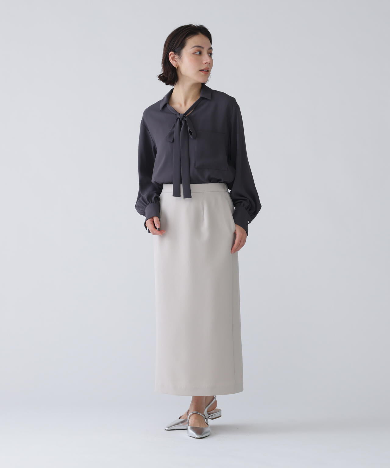 【365ユーティリティ】“みんなの声をカタチにした”速乾2WAYパールボタンボウブラウス