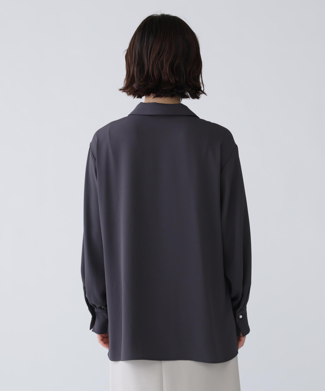 【365ユーティリティ】“みんなの声をカタチにした”速乾2WAYパールボタンボウブラウス