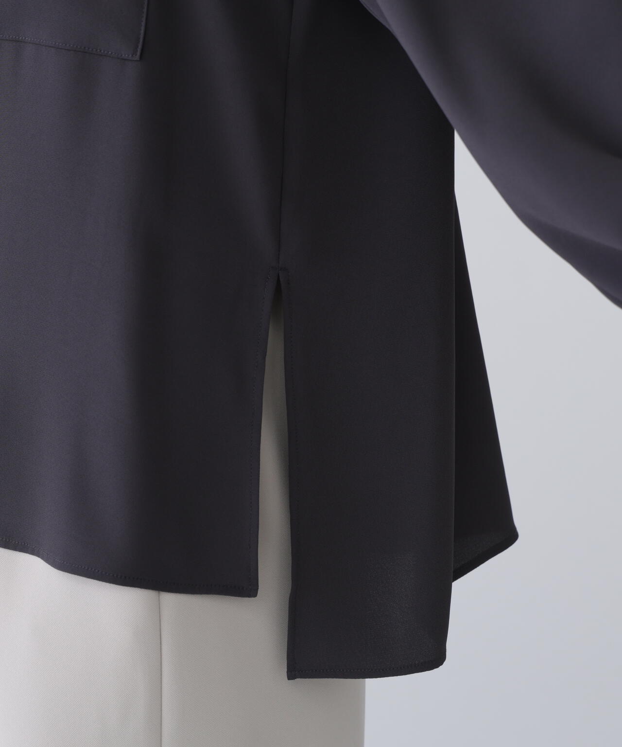 【365ユーティリティ】“みんなの声をカタチにした”速乾2WAYパールボタンボウブラウス