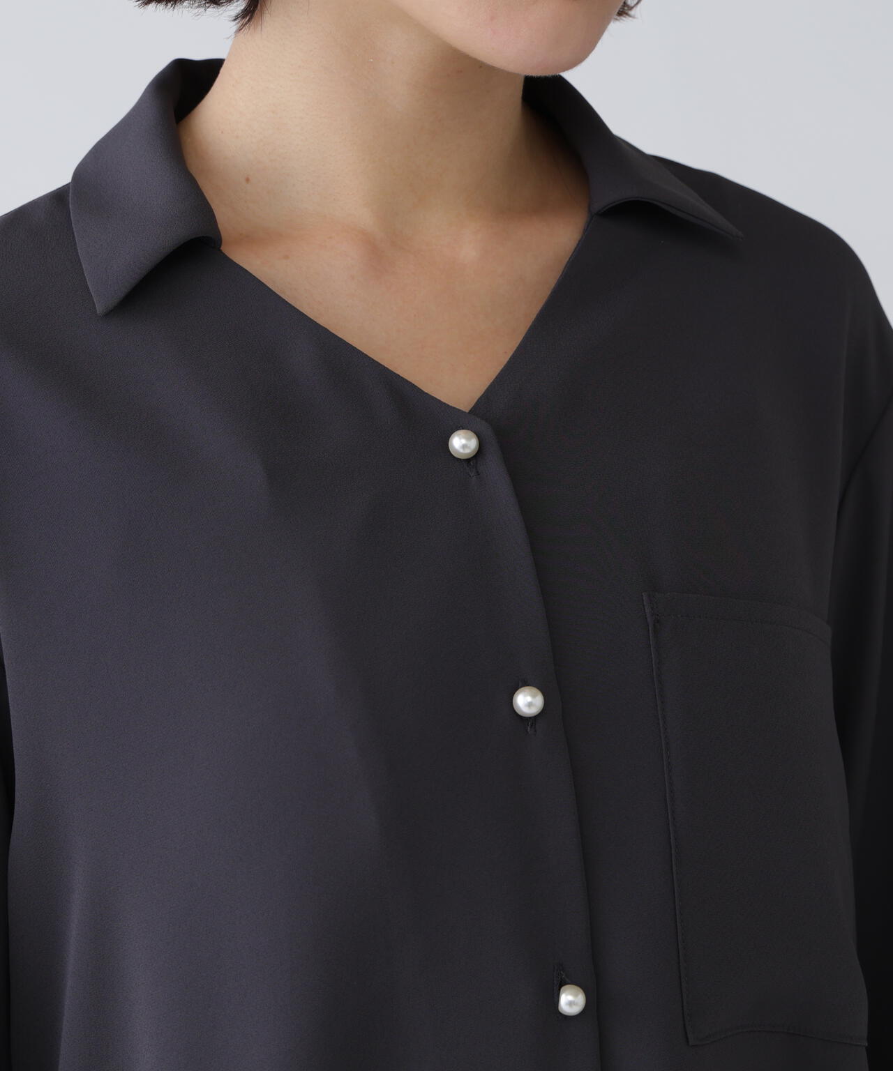 【365ユーティリティ】“みんなの声をカタチにした”速乾2WAYパールボタンボウブラウス