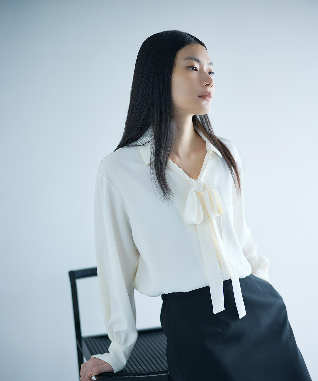 【365ユーティリティ】“みんなの声をカタチにした”速乾2WAYパールボタンボウブラウス