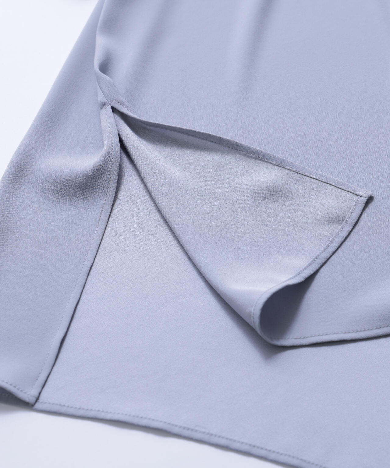 【365ユーティリティ】“みんなの声をカタチにした”速乾2WAYパールボタンボウブラウス