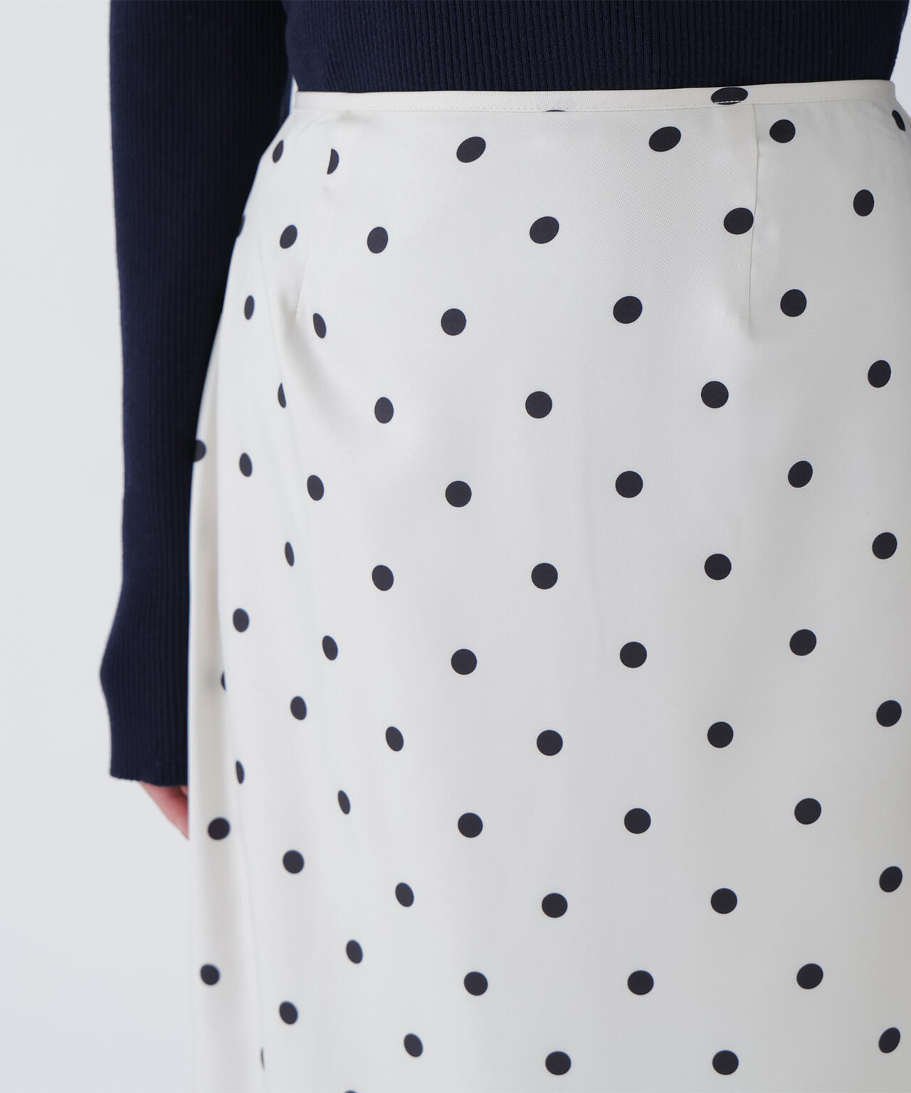 【有楽町マルイ・mix.tokyo 限定カラー:ブラウンベース】ドットサテンタイトスカート