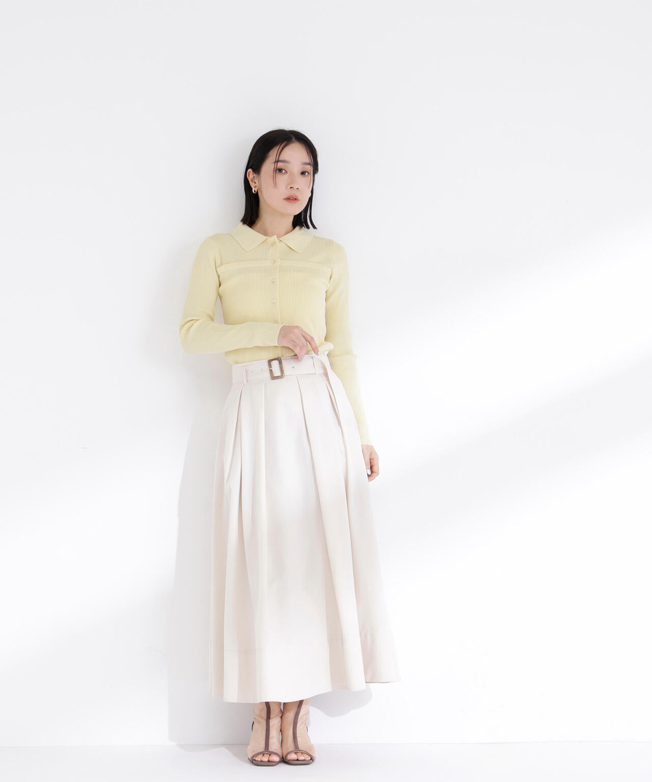 ベルテッドタックフレアスカート