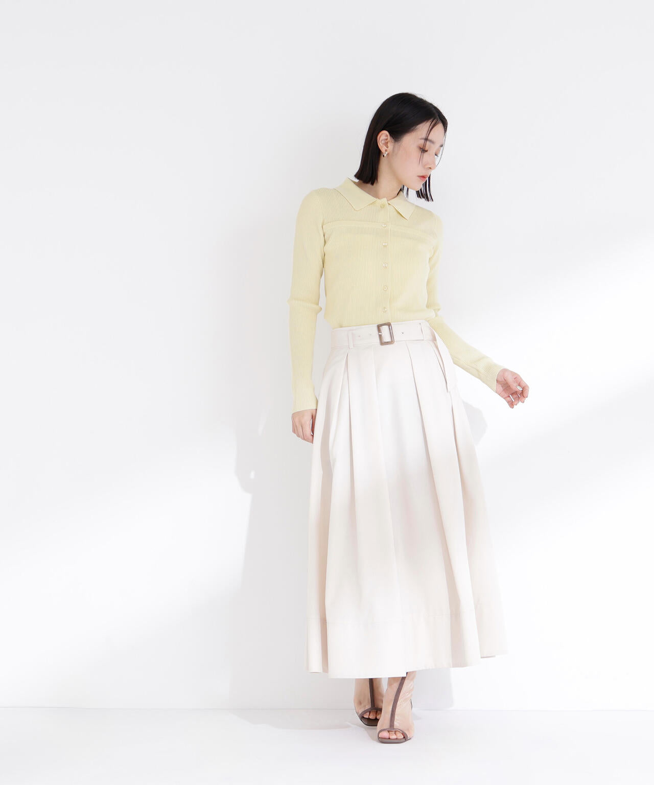 ベルテッドタックフレアスカート