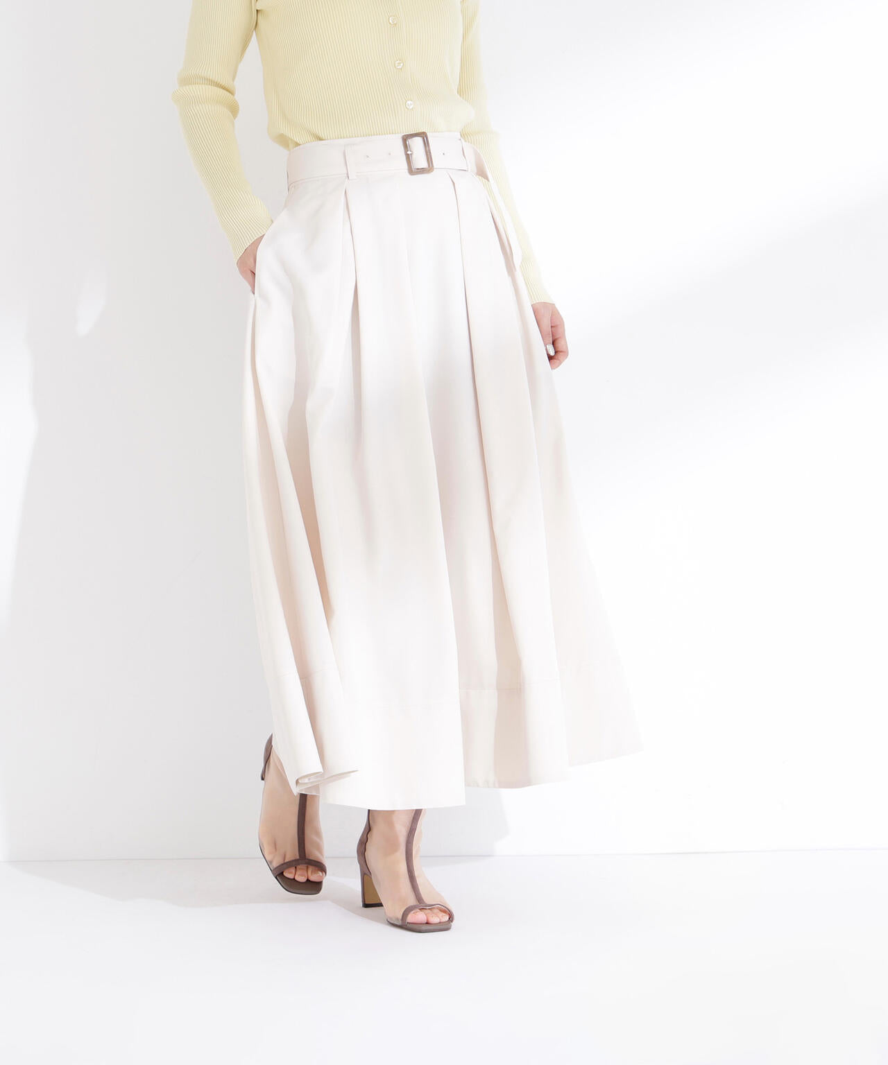 ベルテッドタックフレアスカート