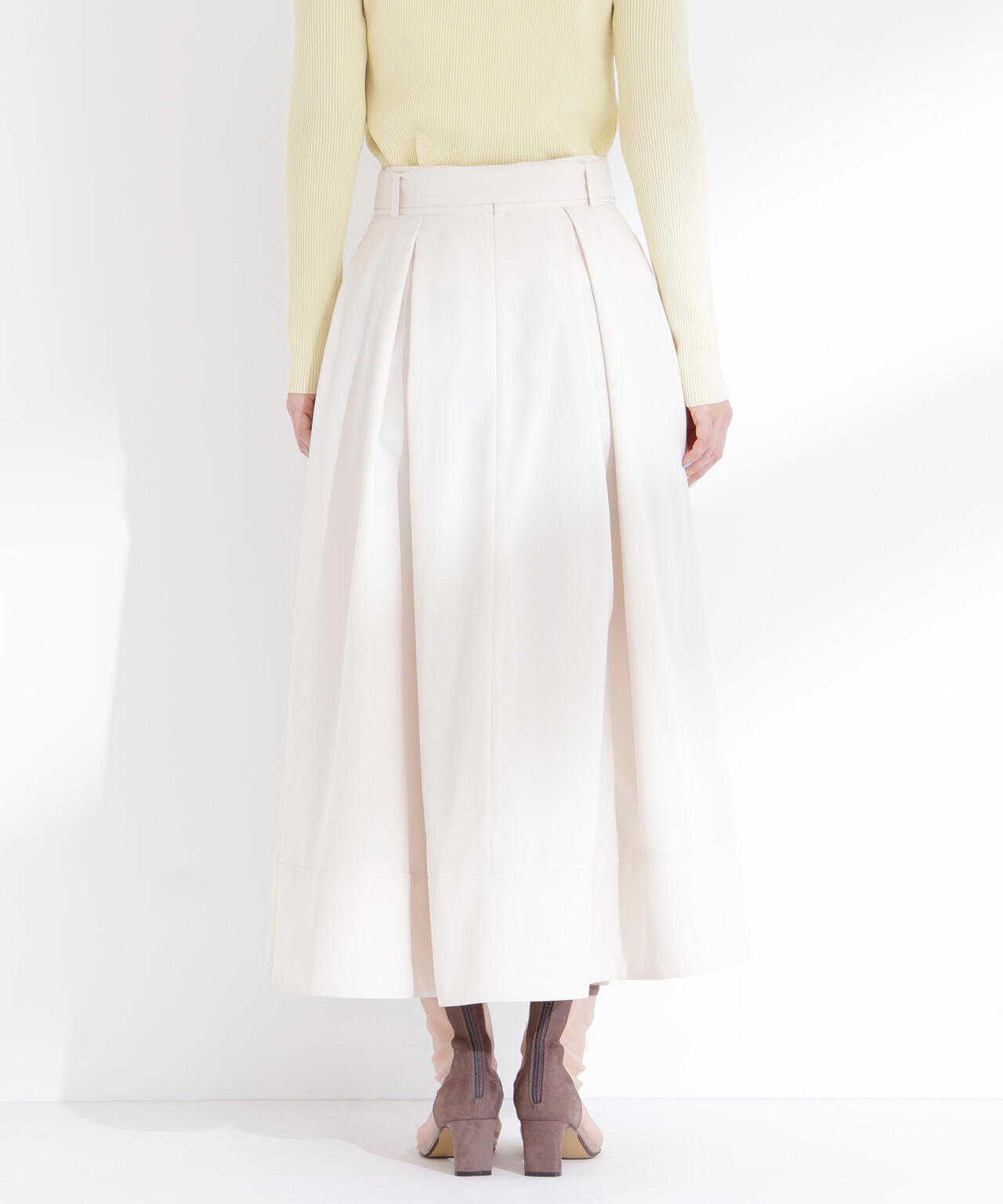 ベルテッドタックフレアスカート