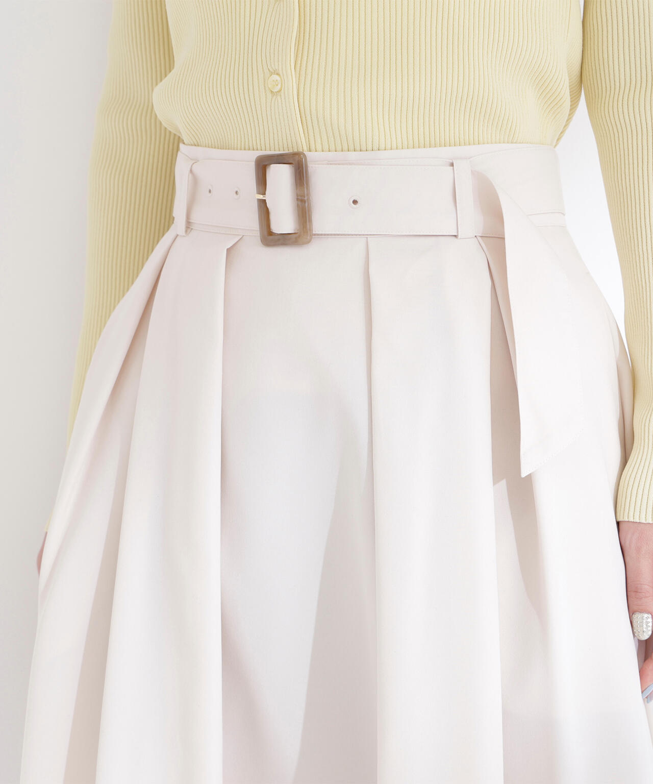 ベルテッドタックフレアスカート