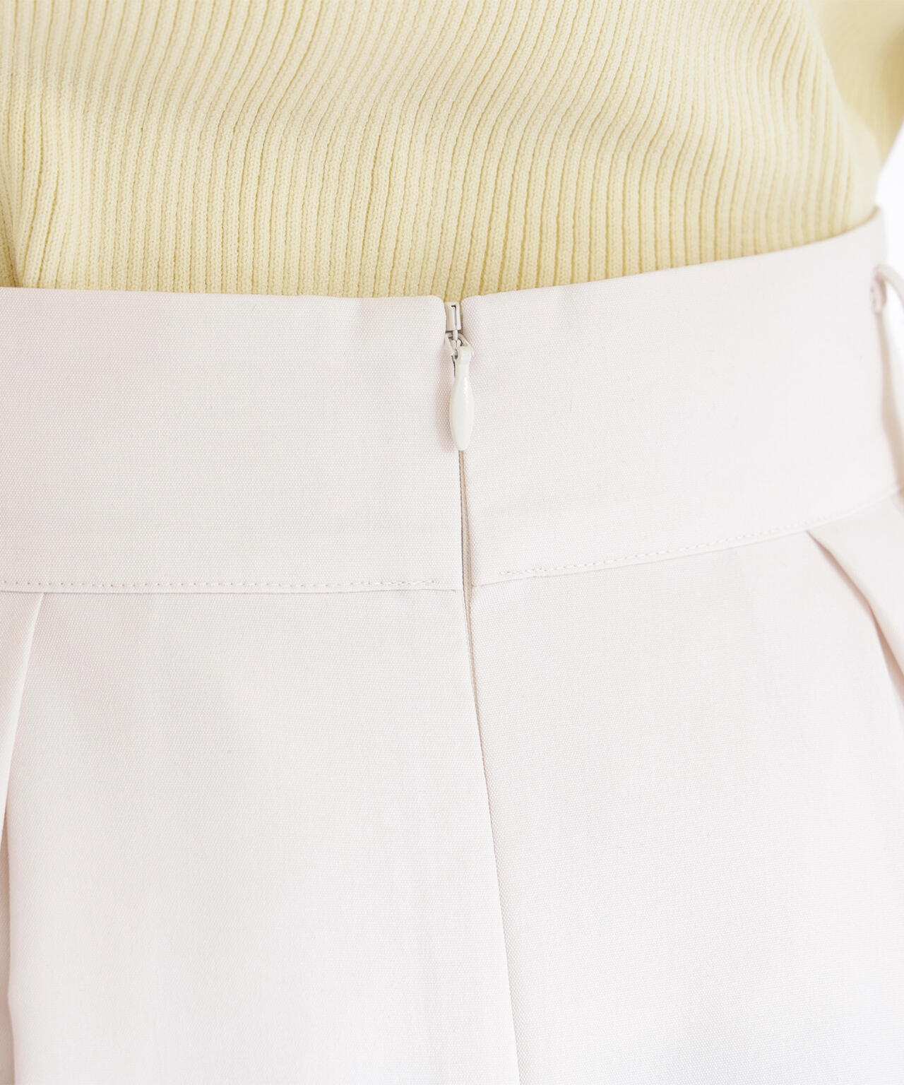 ベルテッドタックフレアスカート