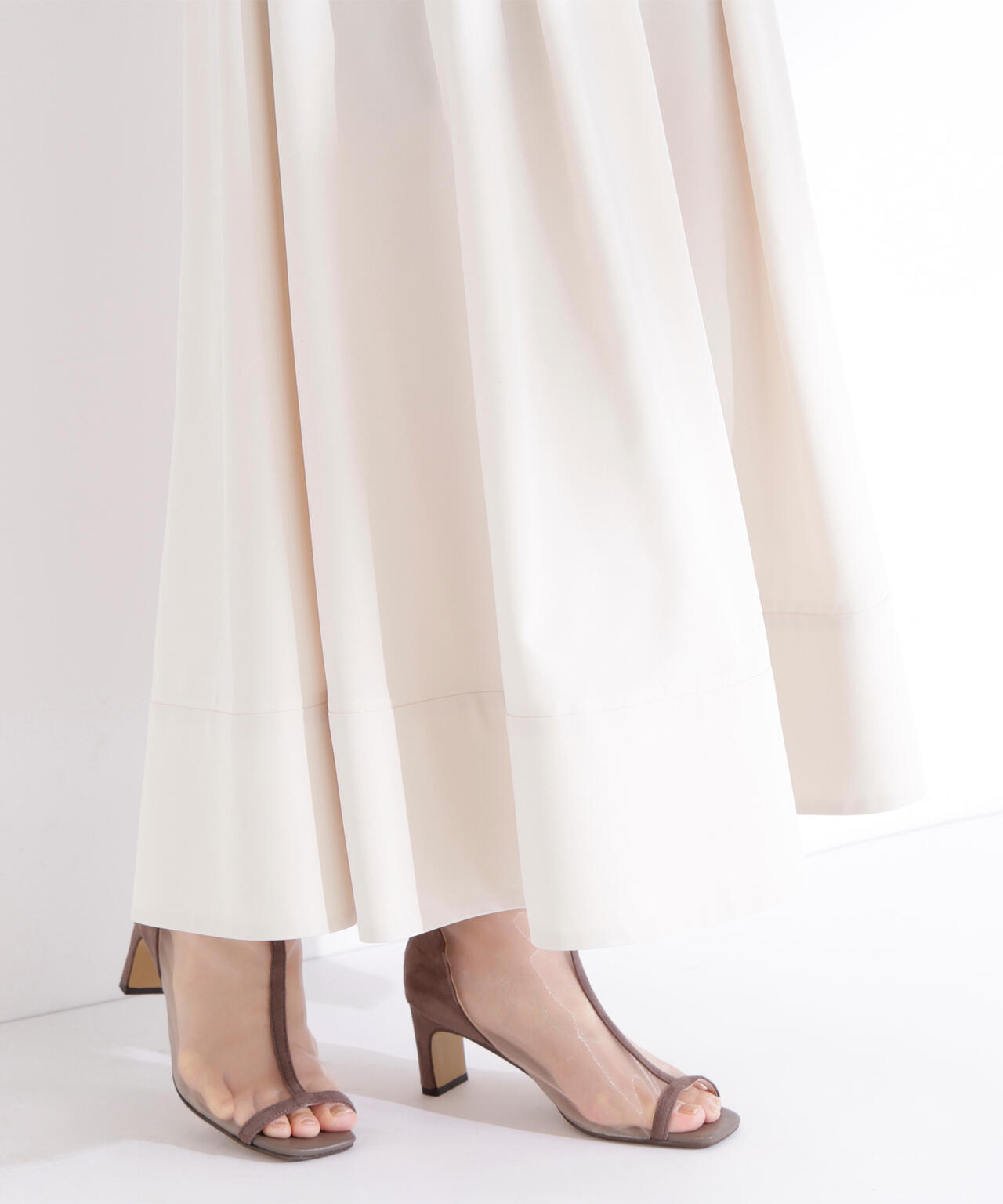 ベルテッドタックフレアスカート