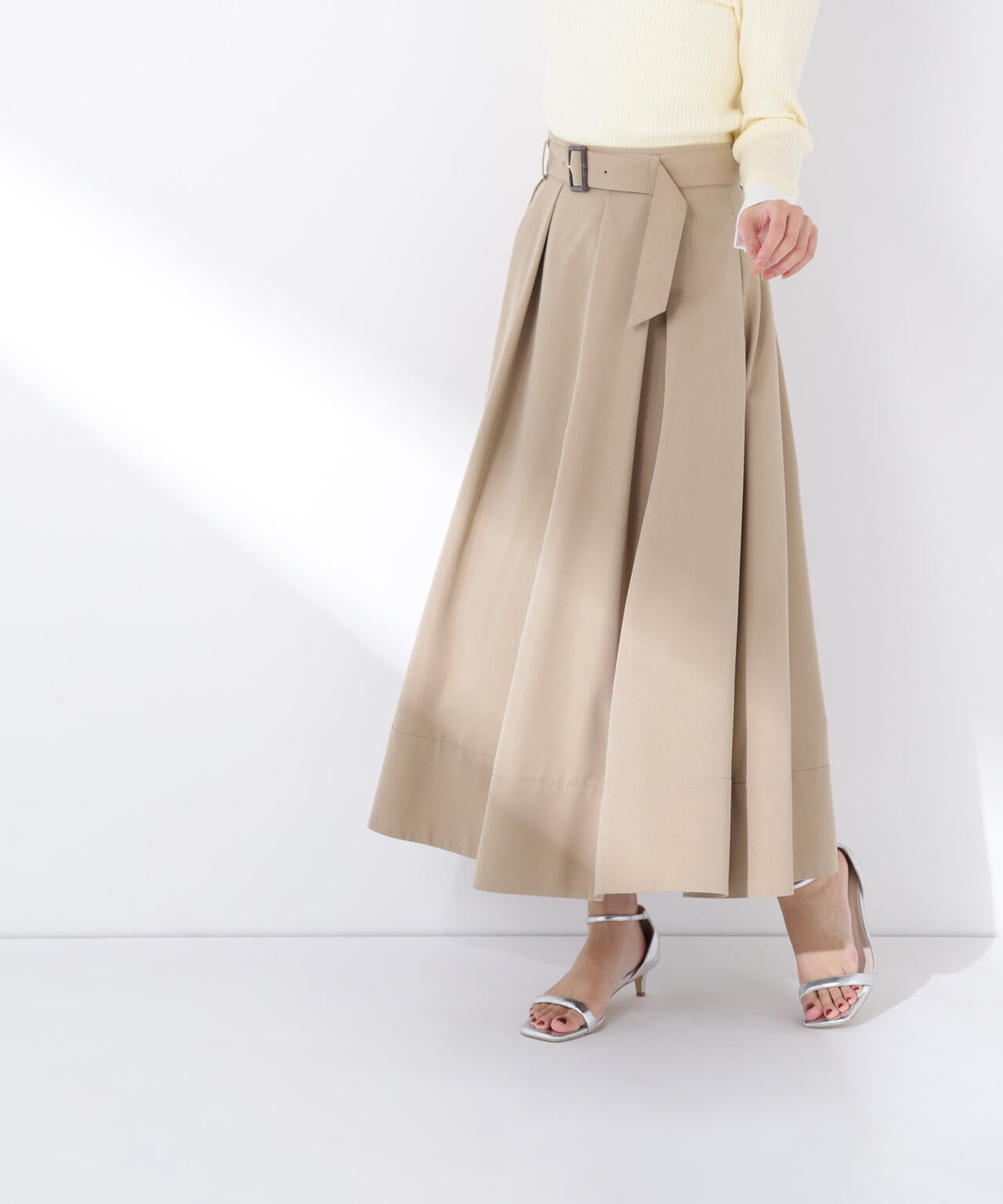 ベルテッドタックフレアスカート