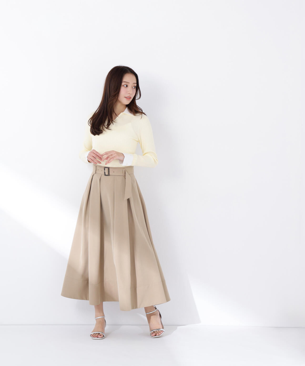 ベルテッドタックフレアスカート