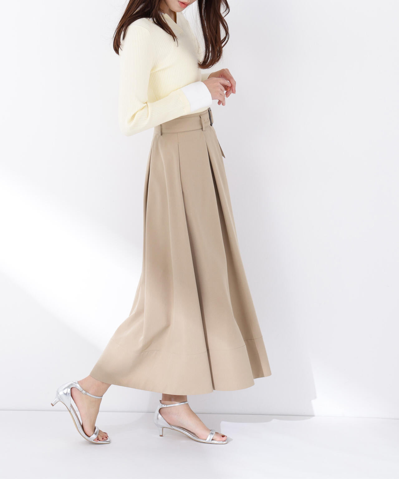 ベルテッドタックフレアスカート