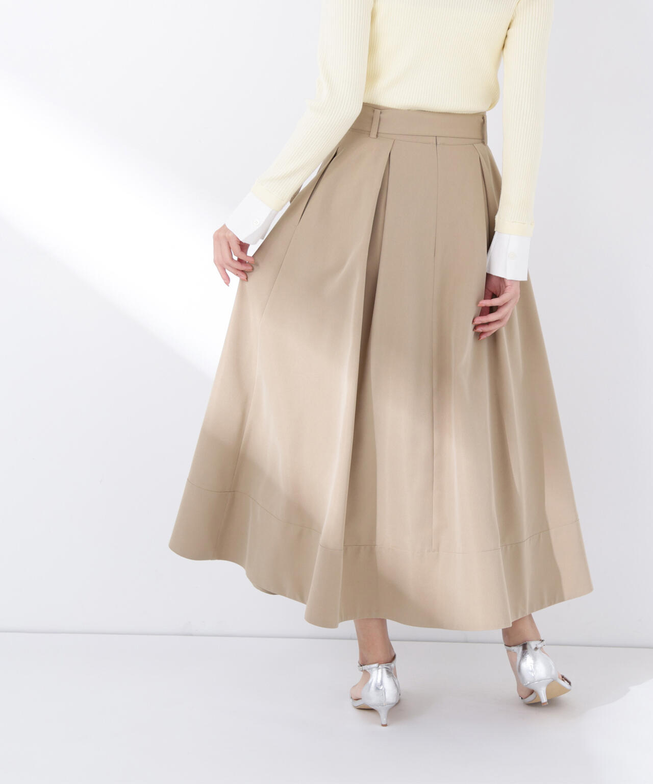 ベルテッドタックフレアスカート