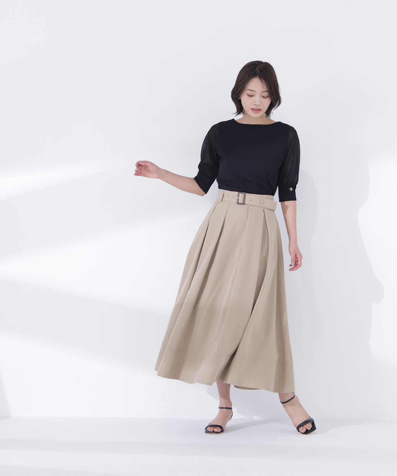 ベルテッドタックフレアスカート