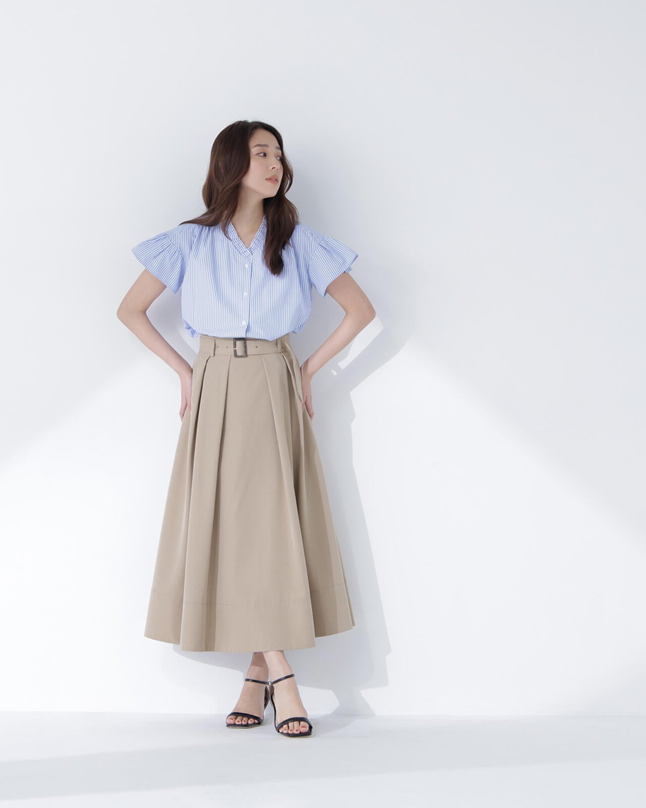 ベルテッドタックフレアスカート