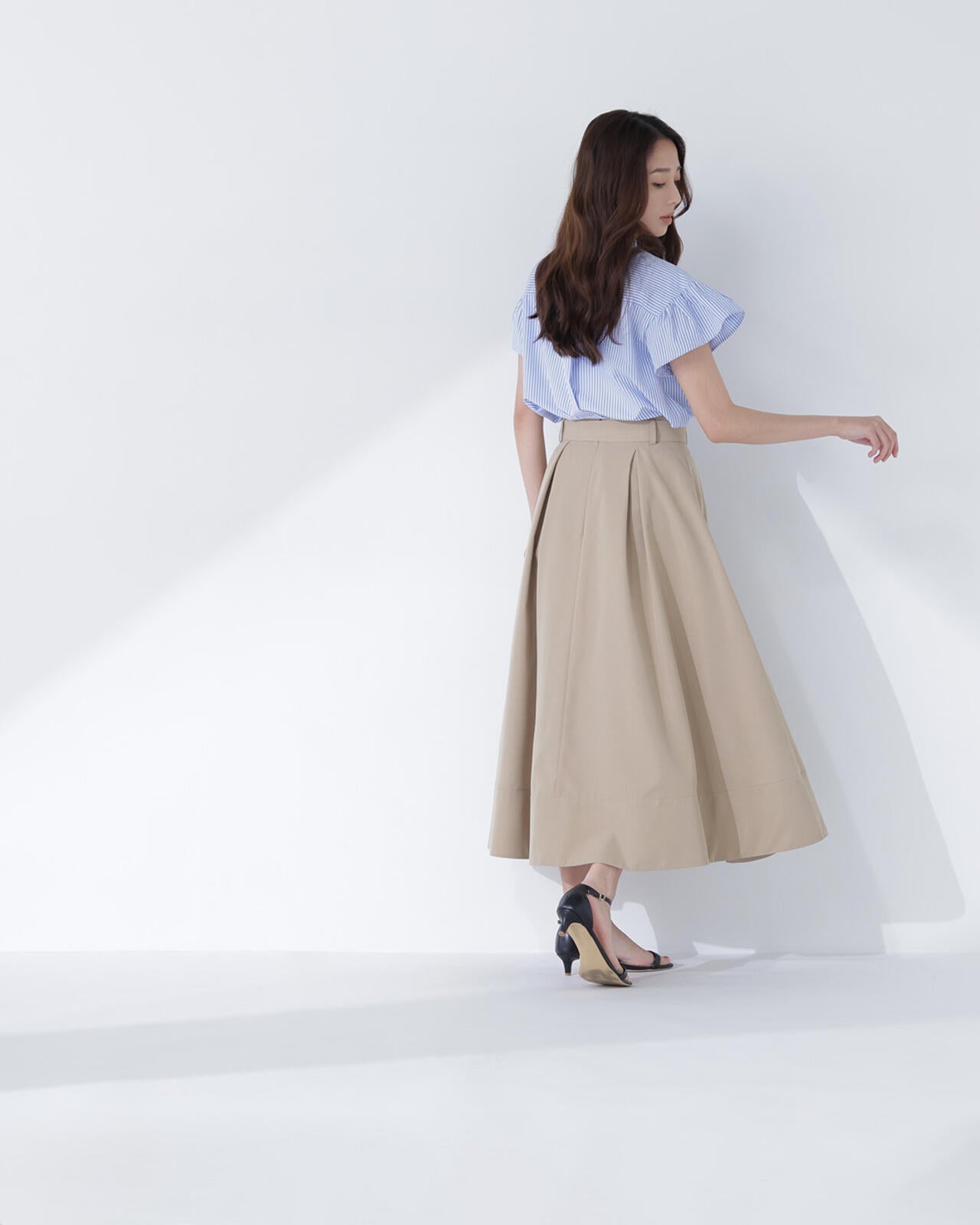 ベルテッドタックフレアスカート