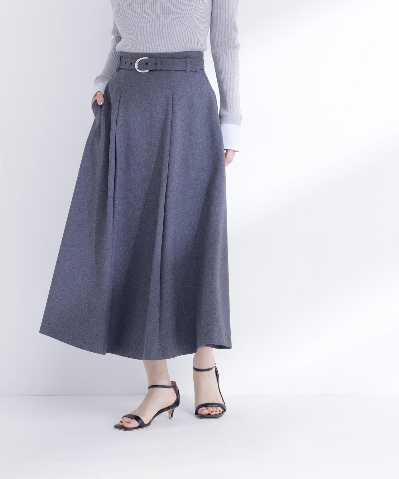 メタルバックルフレアスカート