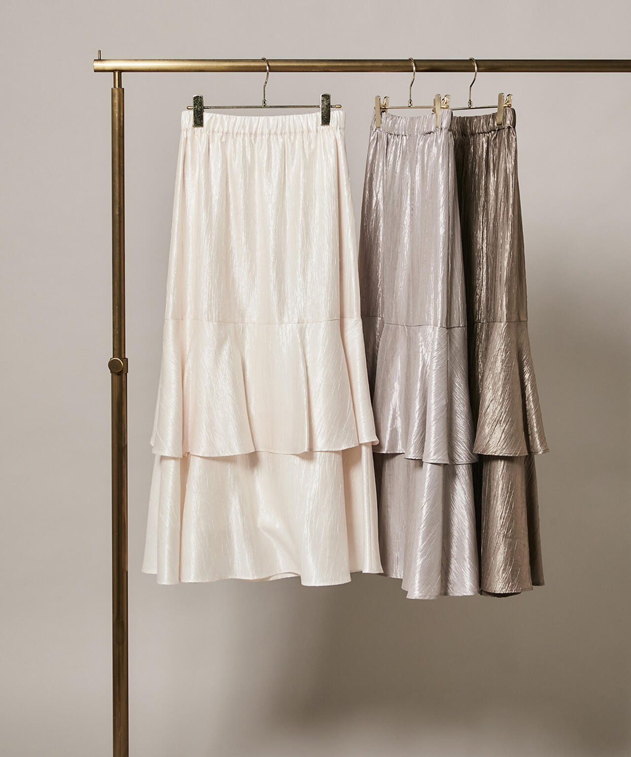 シャイニーティアードスカート